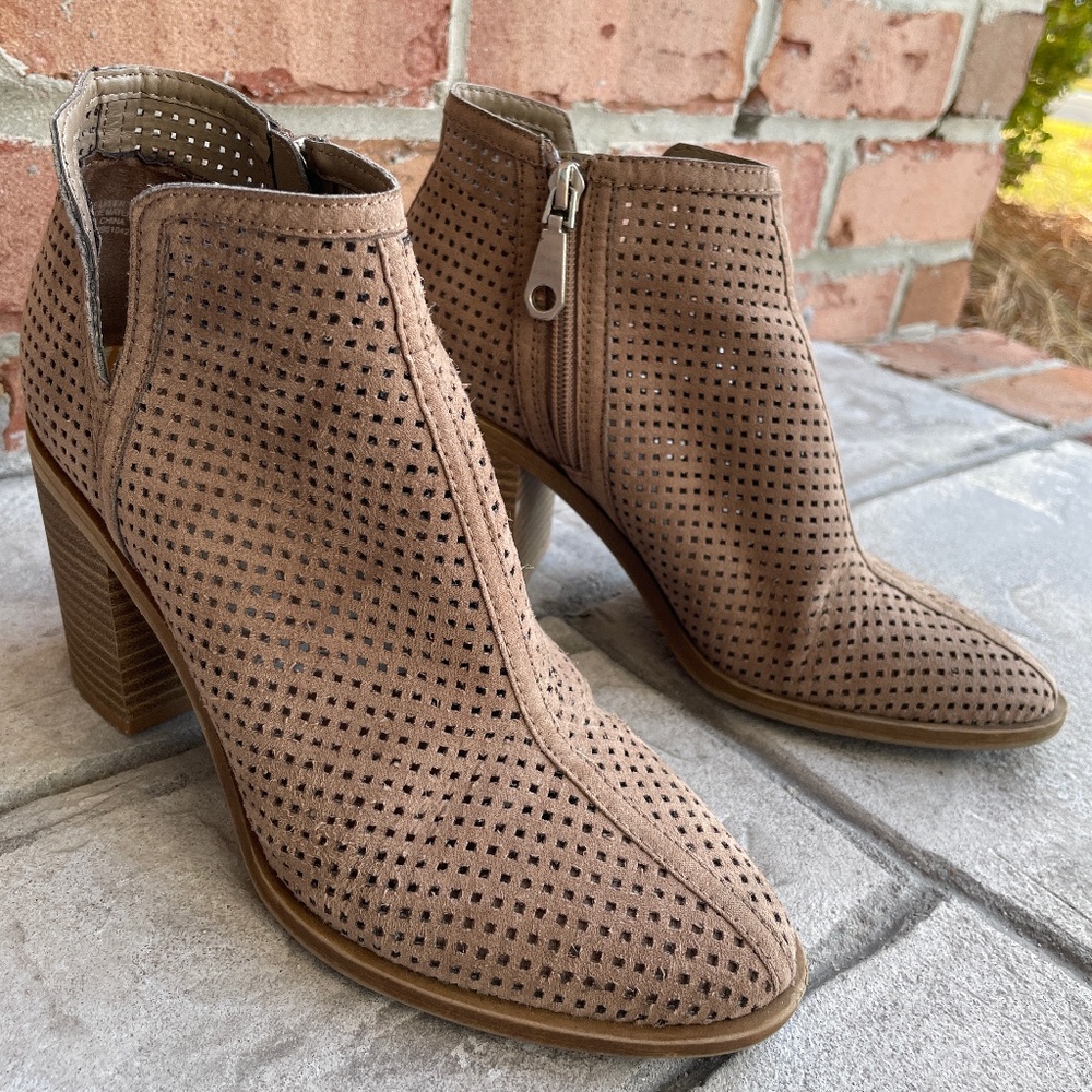 Dolce Vita DV Tan Brown Booties